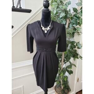 Madderson London Women's Black Solid V-Neck Short Sleeve Knee Length Dress Small